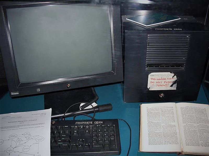 ये वही कंप्यूटर है जिसे टीम बर्नर द्वारा पहले वेब सर्वर के रूप में उपयोग किया गया था। (Image : Wikipedia)